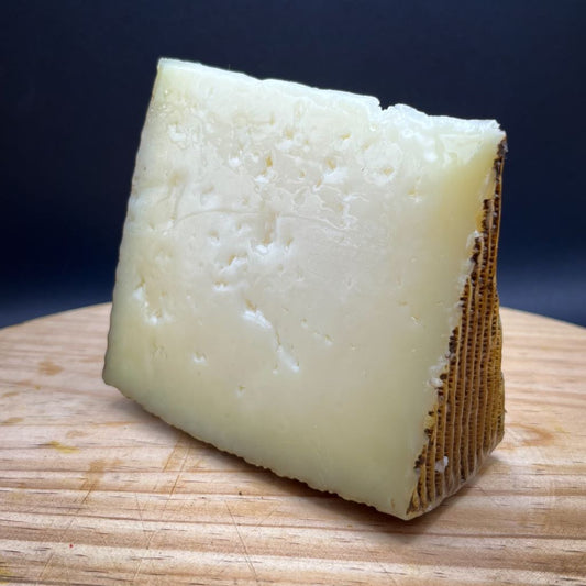 Pack de Embutidos Ibéricos Loncheados. Embutido Ibérico 50% Raza Ibérica y Jamón de Cebo 50% Ibérico. Queso de Oveja Curado. 3x100g, 1x90g.