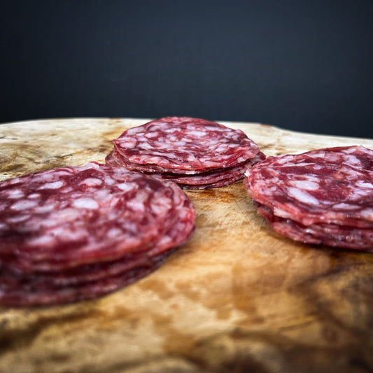 Pack de Embutidos Ibéricos. Embutido Ibérico 50% Raza Ibérica y Jamón de Cebo 50% Ibérico. Queso de Oveja Curado. Embutido Ibérico 1/2 Piezas.