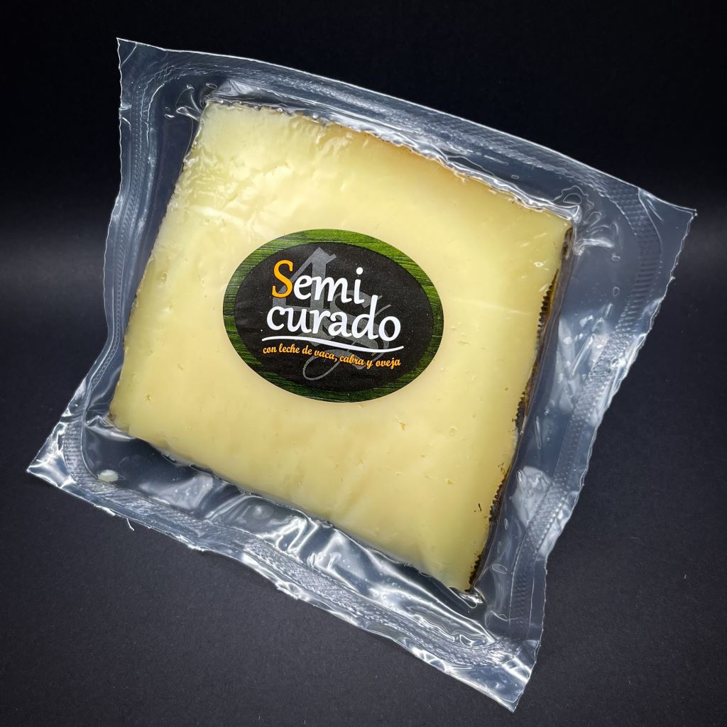 Queso semicurado - Leche de Vaca, Cabra y Oveja 